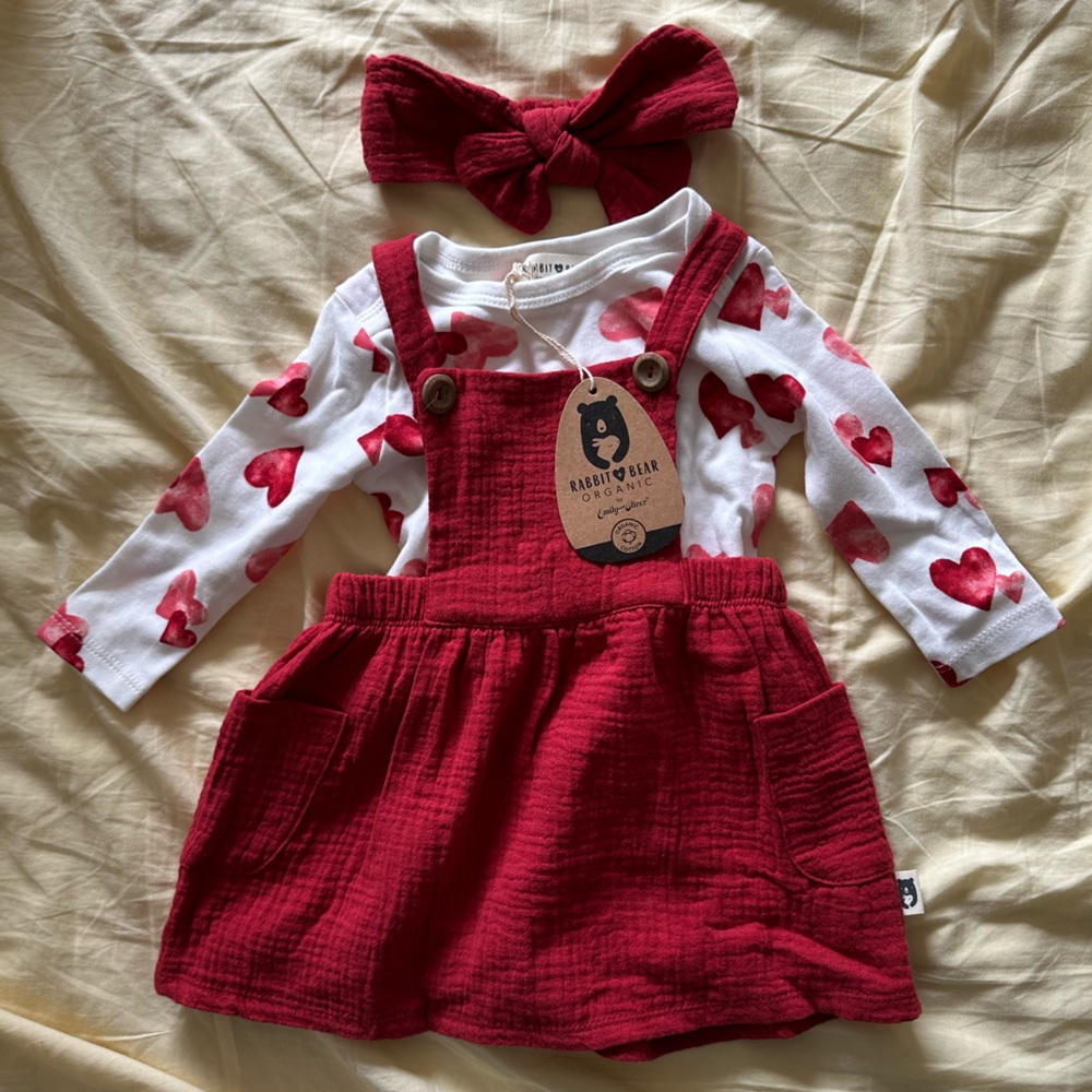 NWT 12M organic cotton onesie and jumper set with bow